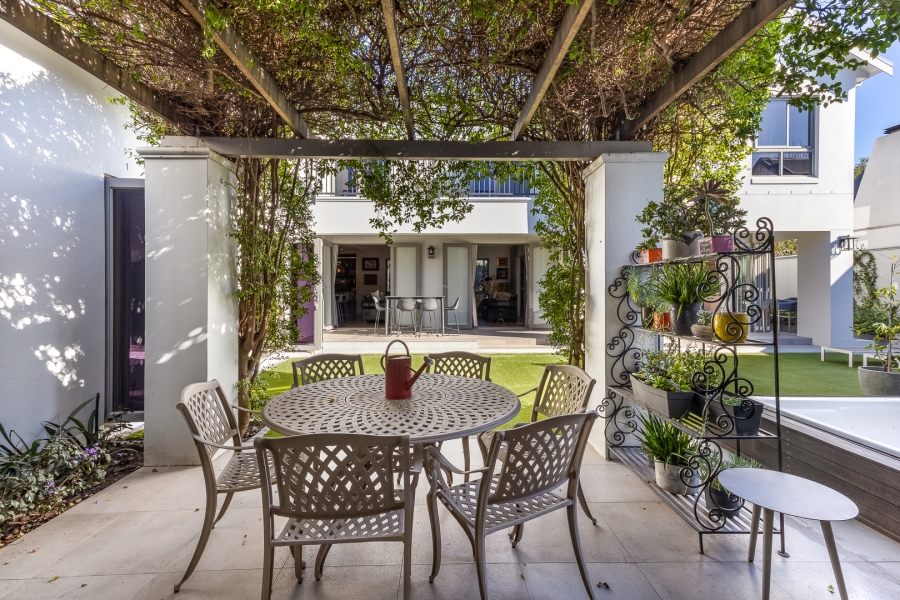 4 Bedroom Property for Sale in Lemoenkloof Western Cape